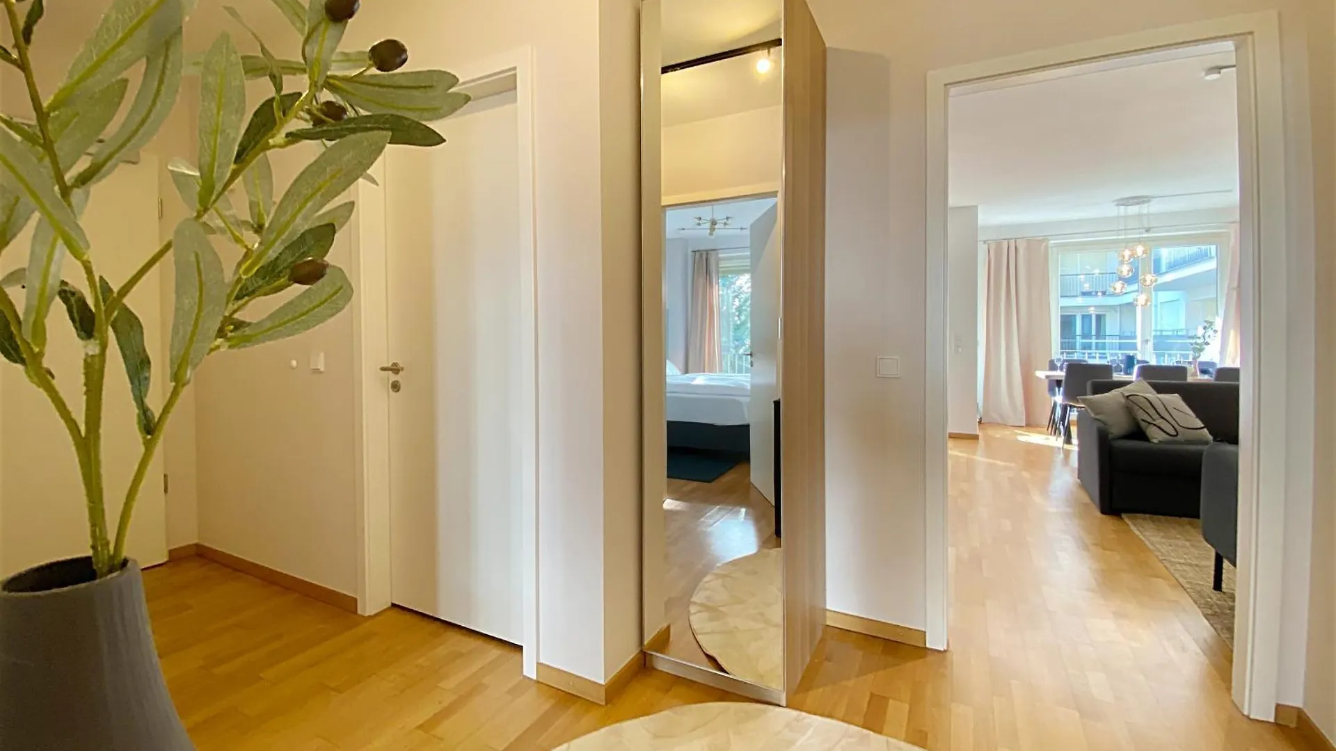 Flatista Homes - Nymphenburg Suites München 0*,