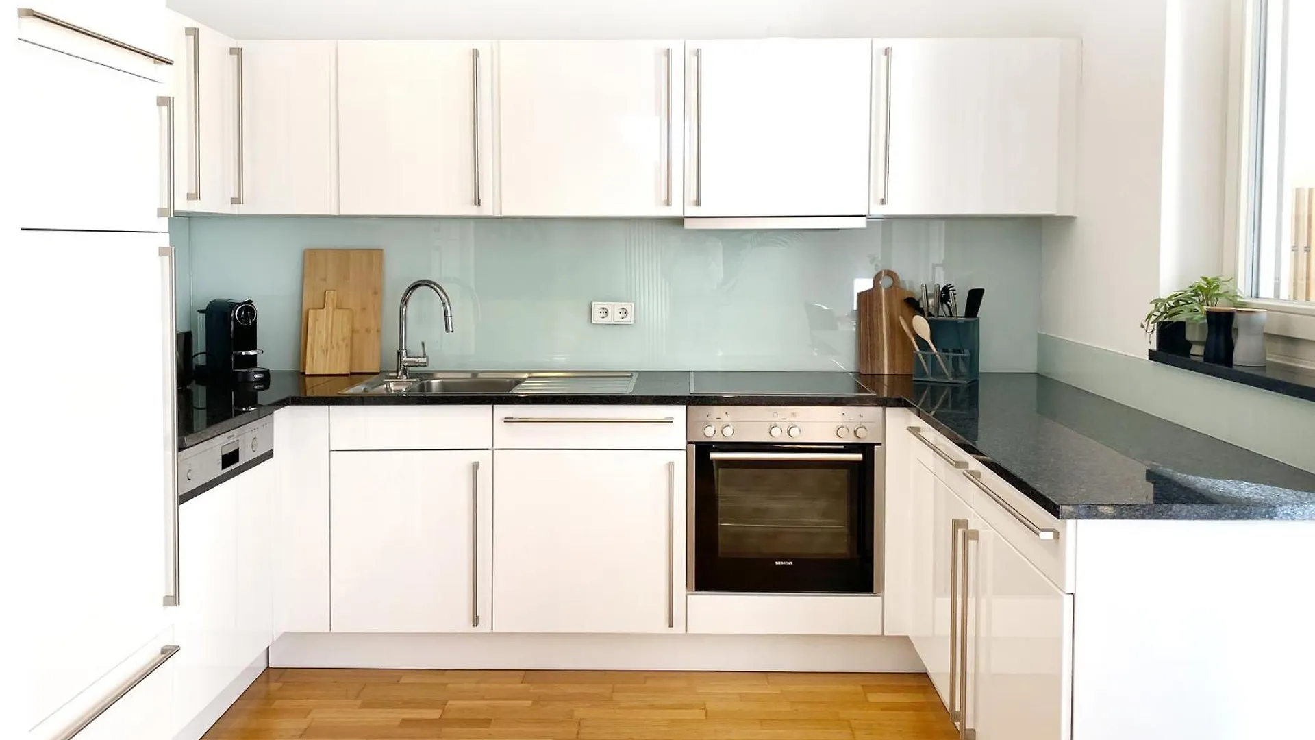 מינכן Flatista Homes - Nymphenburg Suites 0*,  גרמניה