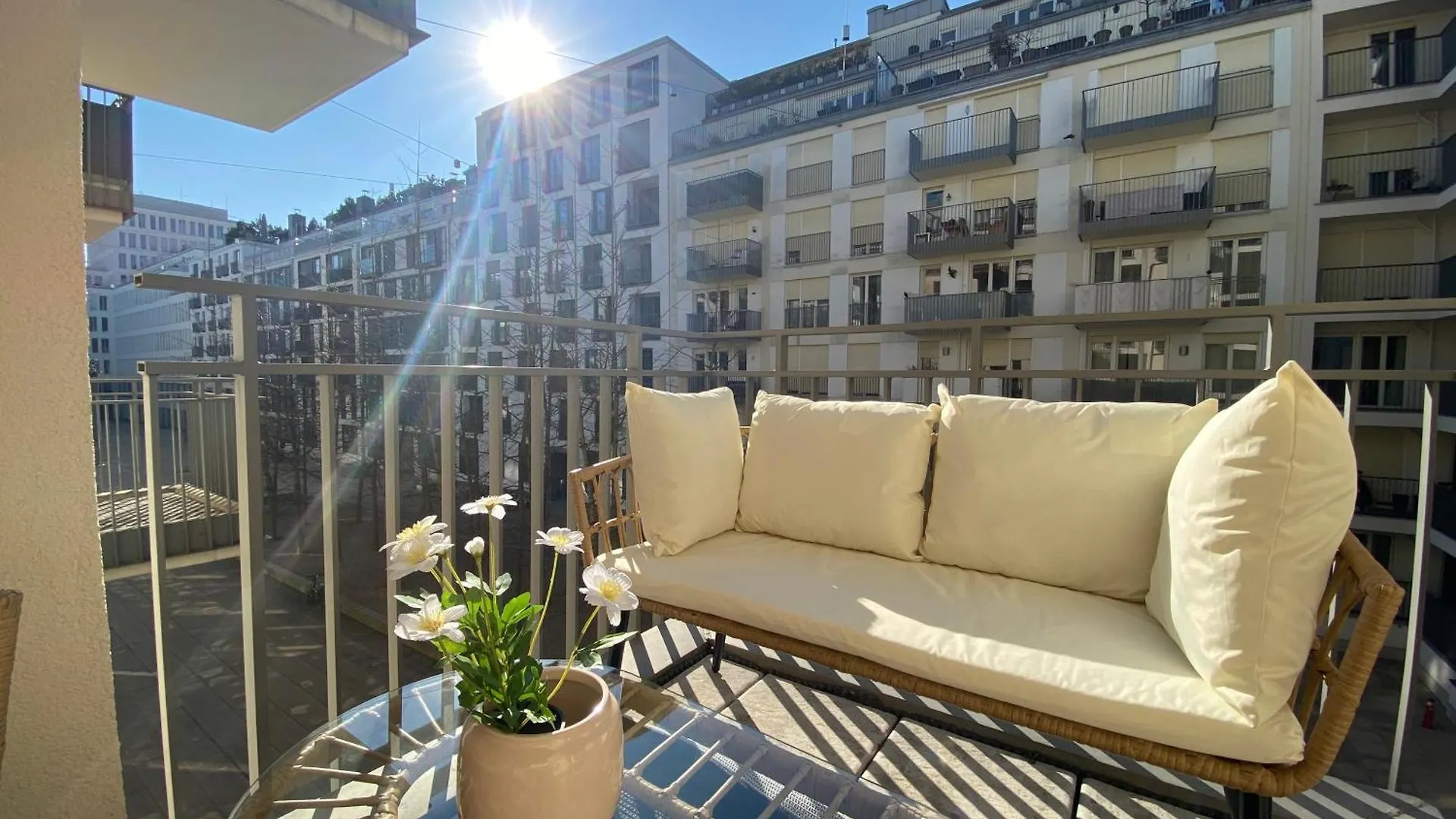 Flatista Homes - Nymphenburg Suites contacts